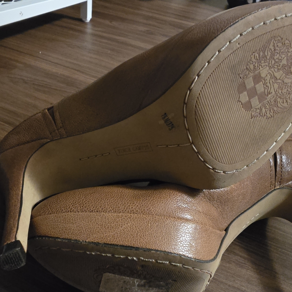 VINCE CAMUTO BOOTIES